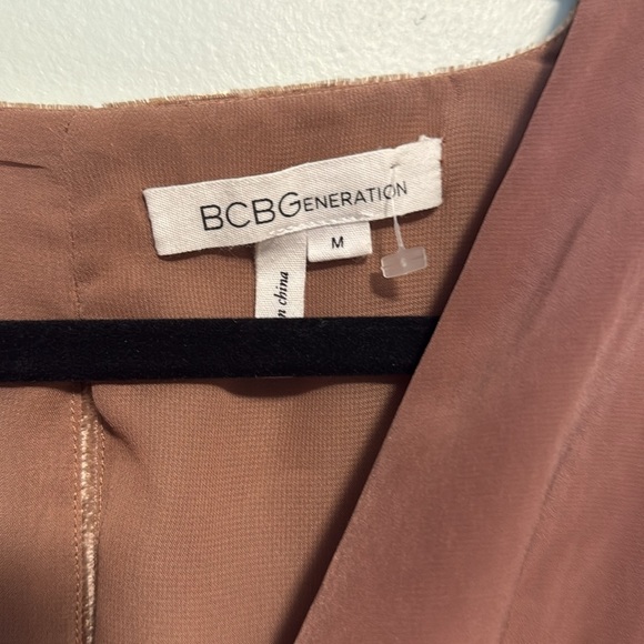 BCBGeneration | V-Neck Dusty rose pink  Dress w/ pockets - Medium - Picture 2 of 8